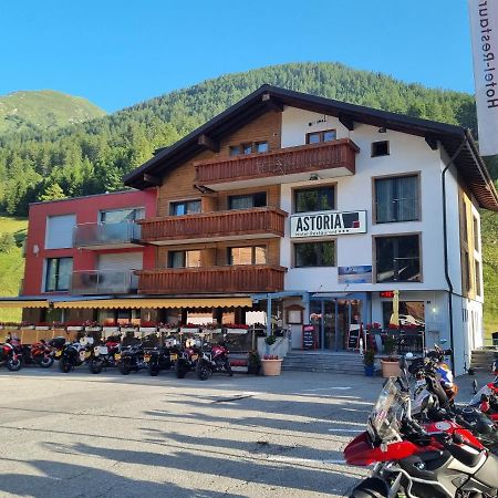 Hotel Astoria Ulrichen Bagian luar foto